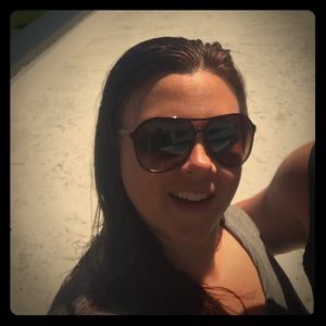 Meet your Posher, Angela